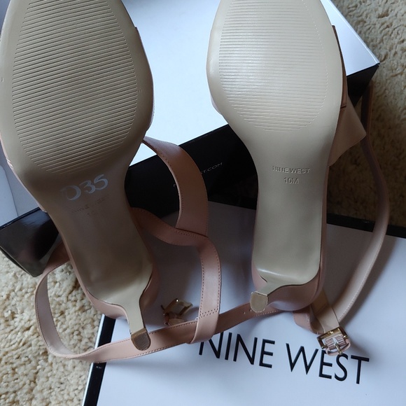 *SOLD* Nine West Tan Leather Sandal - Picture 4 of 7